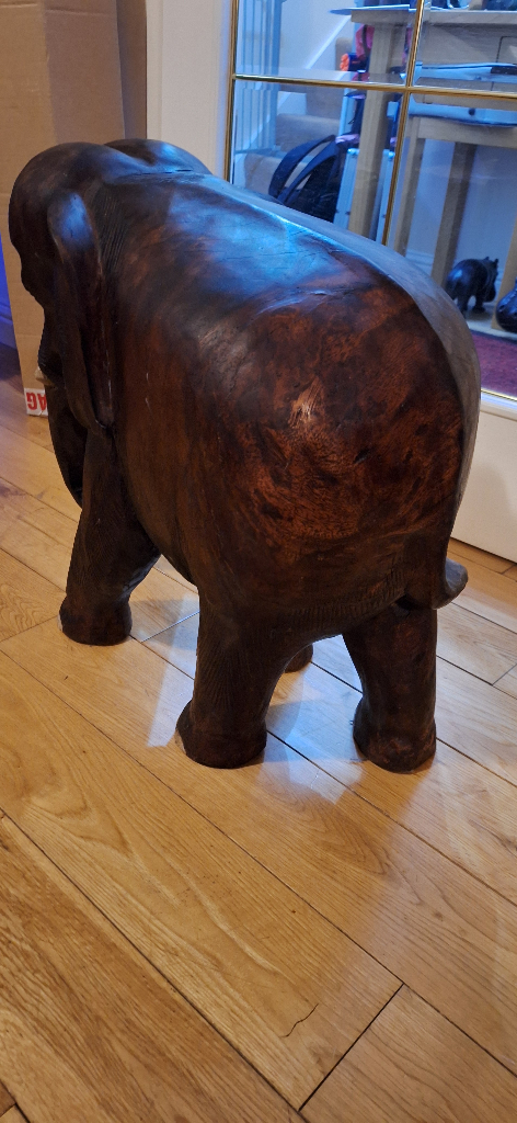 Amazing Elephant (15kg) Hand carved wood, in one piece. An eye catcher imported from Thailand