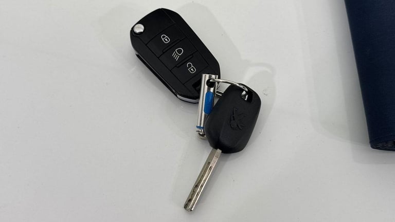 2016 Peugeot 208 1.2 PureTech 82 Allure 3dr HATCHBACK PETROL Manual