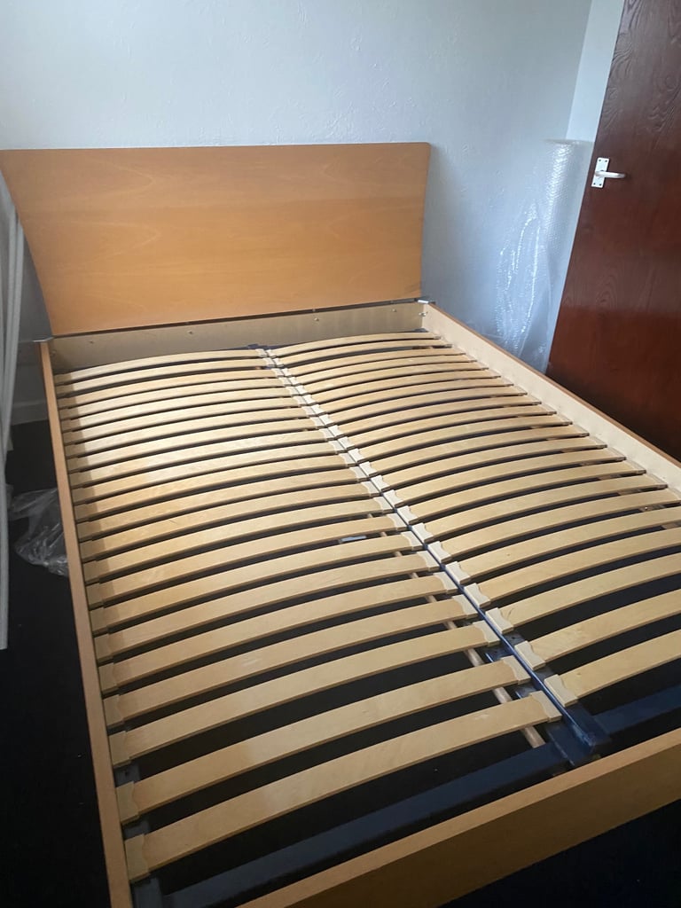 King size bed 