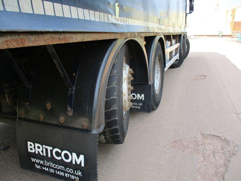 Iveco Stralis 360 8X2 FLAT CURTAINSIDER SLIDING CANOPY