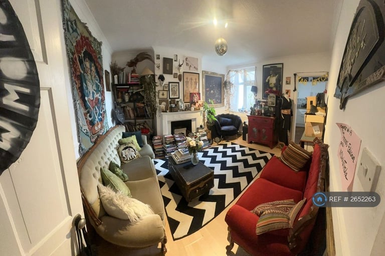 image for 2 bedroom flat in Howard Road, London, SE25 (2 bed) (#2652263)