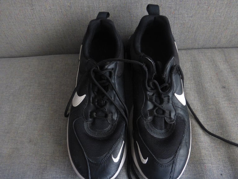 NIKE AIR MAX VERONA BLACK AND WHITE SIZE 7 WOMENS TRAINERS SPORTS GYM TRAINING