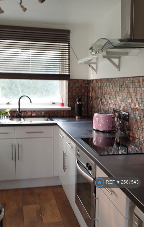 4 bedroom flat in Glasgow, Glasgow, G5 (4 bed) (#2687643)