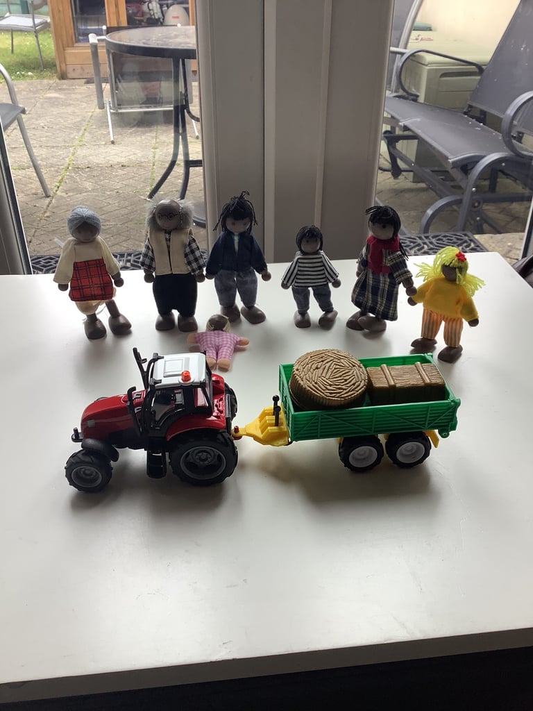 Hystyle 7 wooden doll house family play figures & tractor and trailer 
