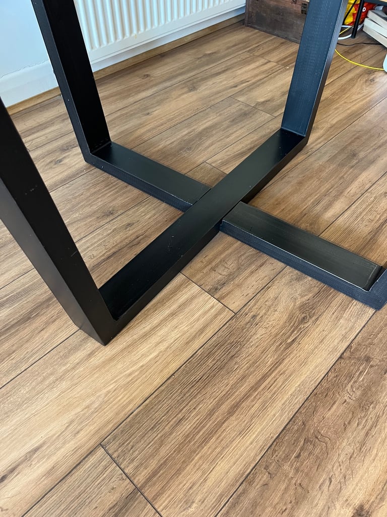 John Lewis Calia Round Oak Dining Table - Great Condtion