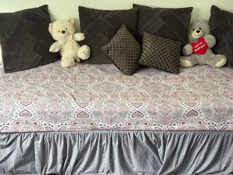 image for Divan with matress