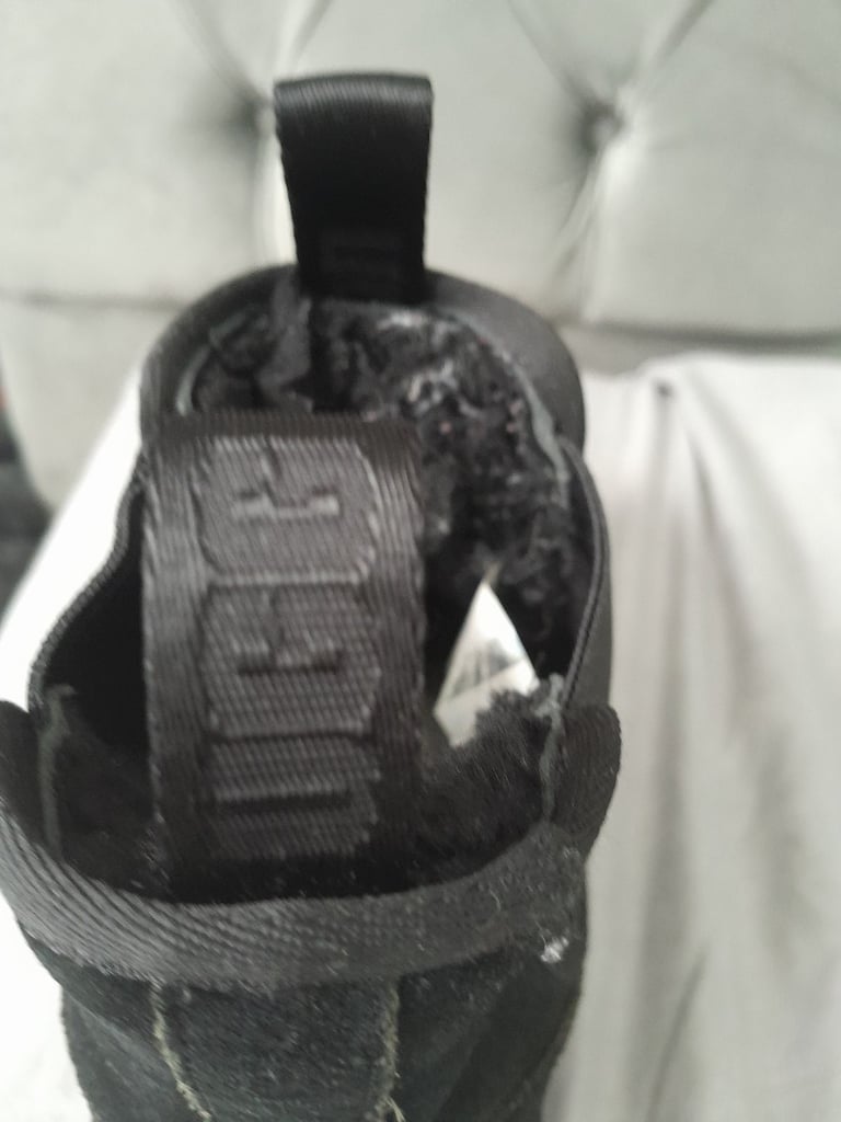 Black uggs 