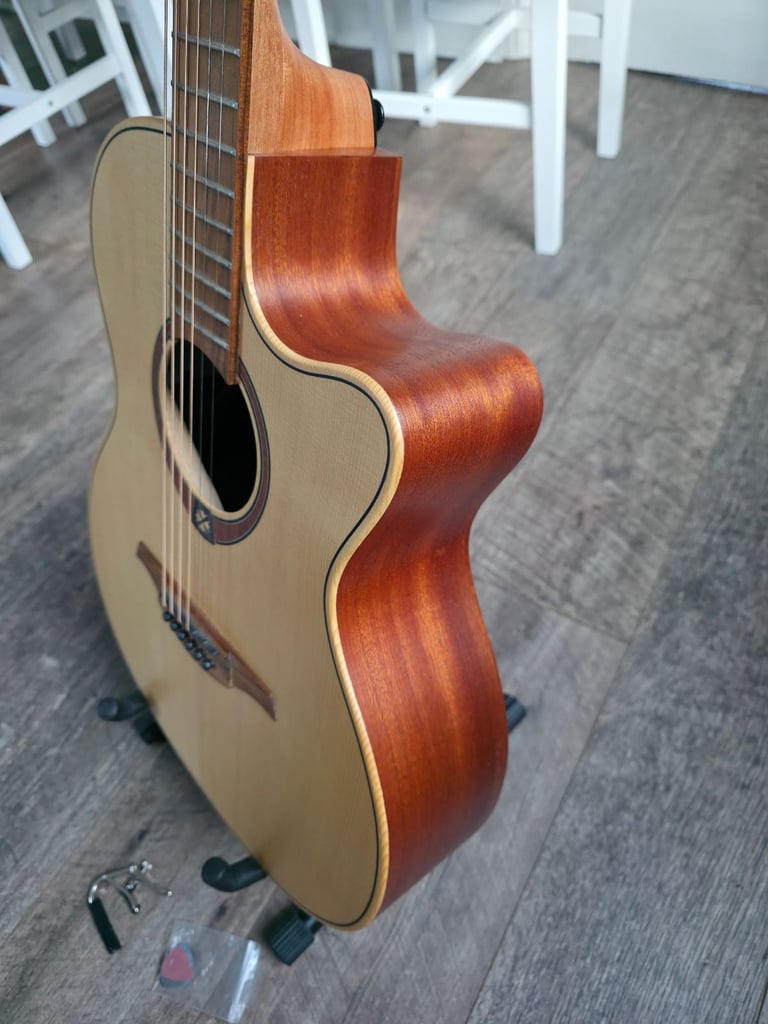 Electro Acoustic Guitar with stand, plectrums, capo included - Barely Used!