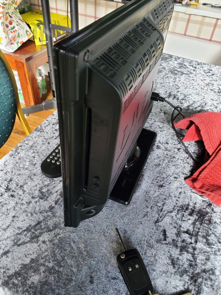 TECHNIKA 16 INCH 12 VOLT TV AND DVD COMBI. 