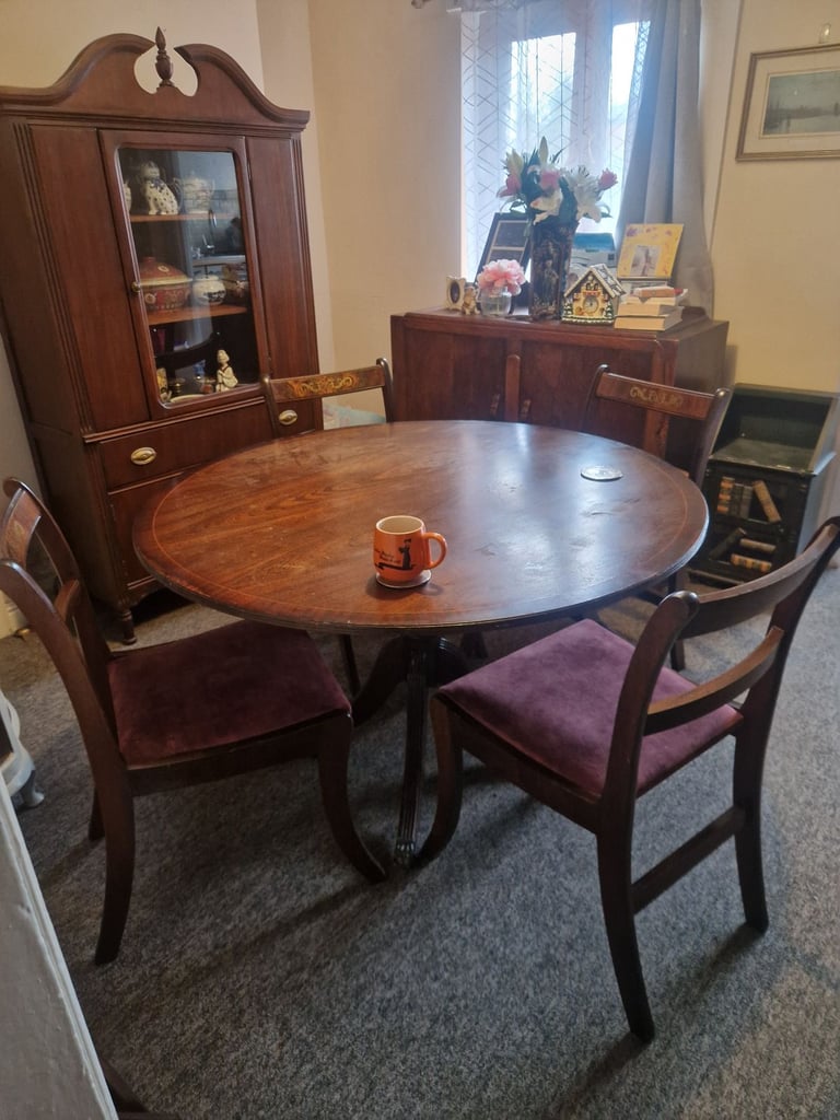 Beautiful antique mahogany round tilt table and chairs