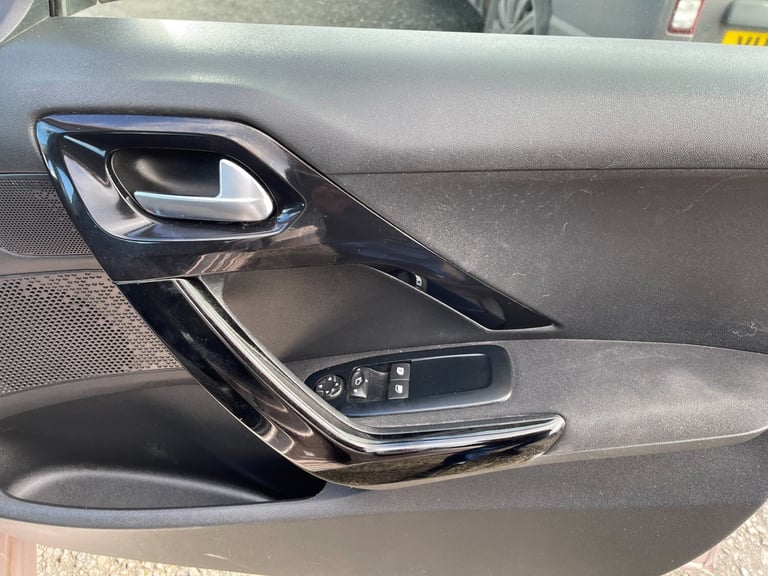 2014 Peugeot 208 ACTIVE 5-Door Petrol