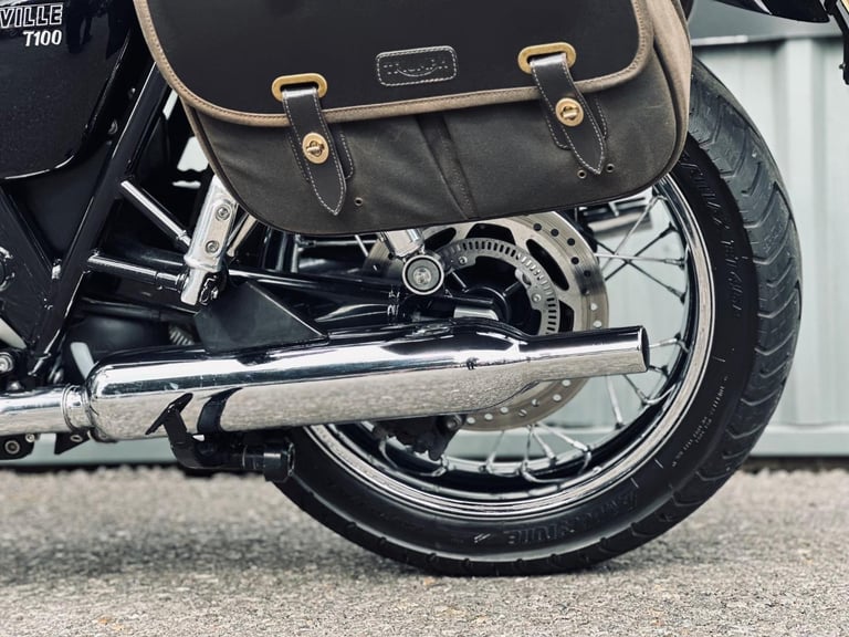 STUNNING 2018/18 TRIUMPH BONNEVILLE T100 MOTORCYCLE 