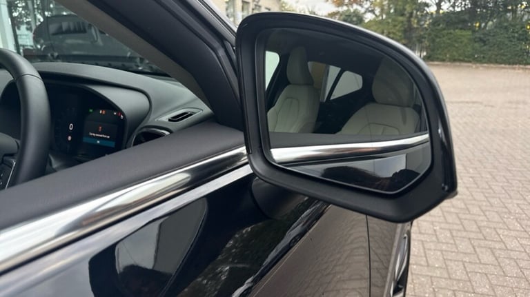 2025 Volvo XC40 Ultra, B3 Mild hybrid, Petrol, Bright Estate Petrol Automatic