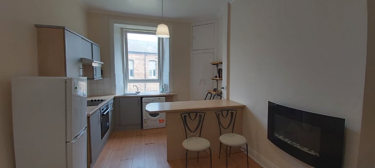 Large one bedroom flat to rent in Leith.