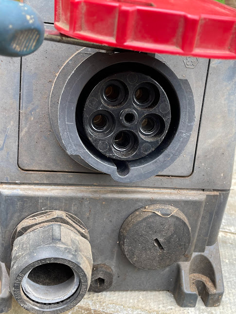 125 amp switched socket