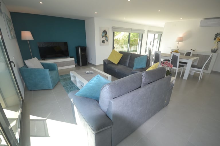 Detached Coastal Villa in Portugal with Heated Pool, 3 En-suites, Private Garden