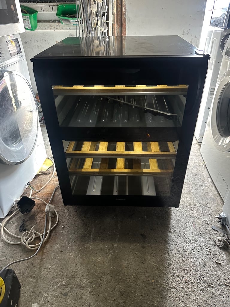 Miele Builtin Wine cooler Dual Zone RRP £2300 selling for only £450 like new