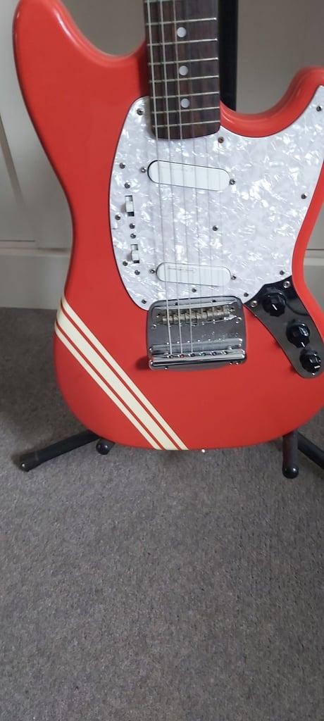 Fender Mustang guitar MOJ
