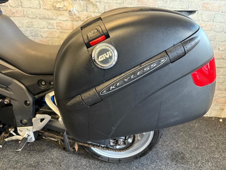 2009 Triumph Tiger 1050 - Tank bag - Panniers - Uprated end can 