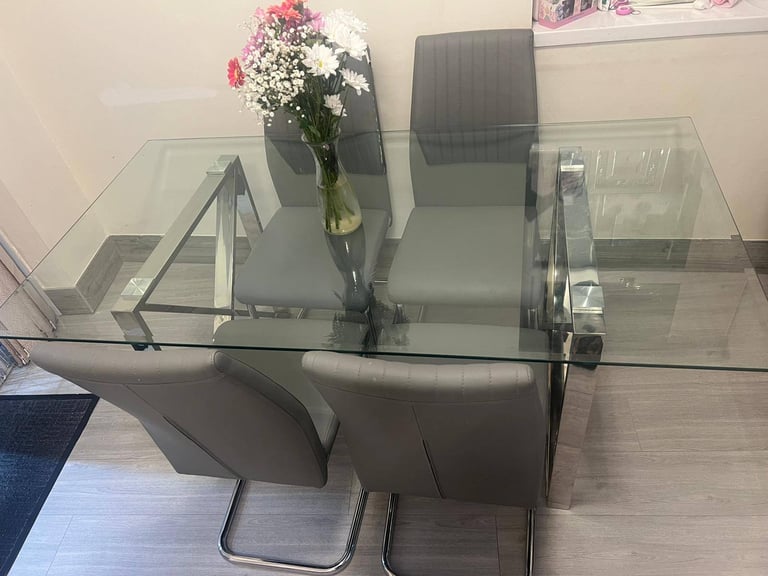Stylish designer table set (can deliver)