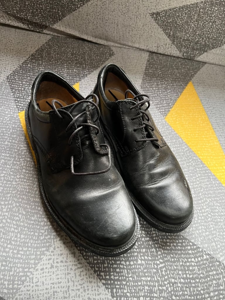 image for Mens/Boys black Clarks formal dress leather shoes size 7G excellent condition