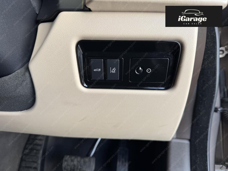 2016 Jaguar XF 2.0d Portfolio Saloon 4dr Diesel Auto Euro 6 (s/s) (180 ps) Saloon Diesel Automatic