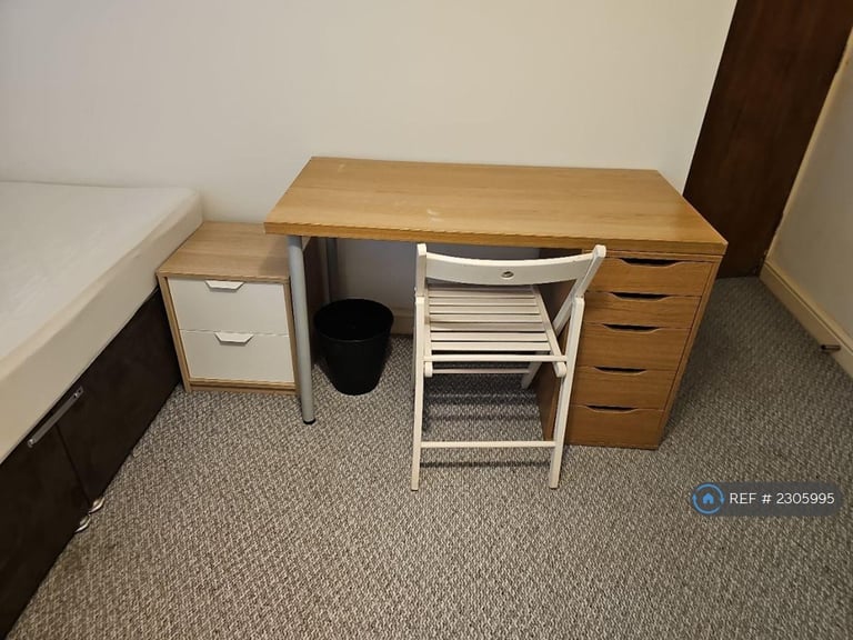 3 bedroom flat in St. Ronans Road, Southsea, PO4 (3 bed) (#2305995)