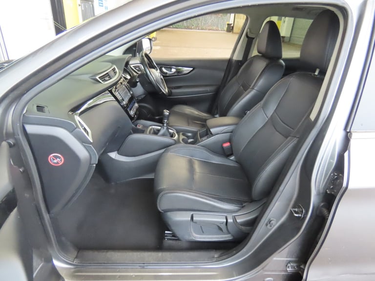 2015 Nissan Qashqai 1.5 dCi Tekna SUV 5dr Diesel Manual 2WD Euro 5 (s/s) (110