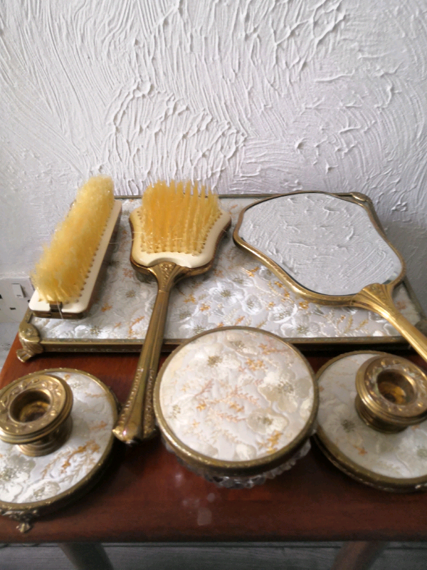 VINTAGE 7 PIECE VANITY SET 