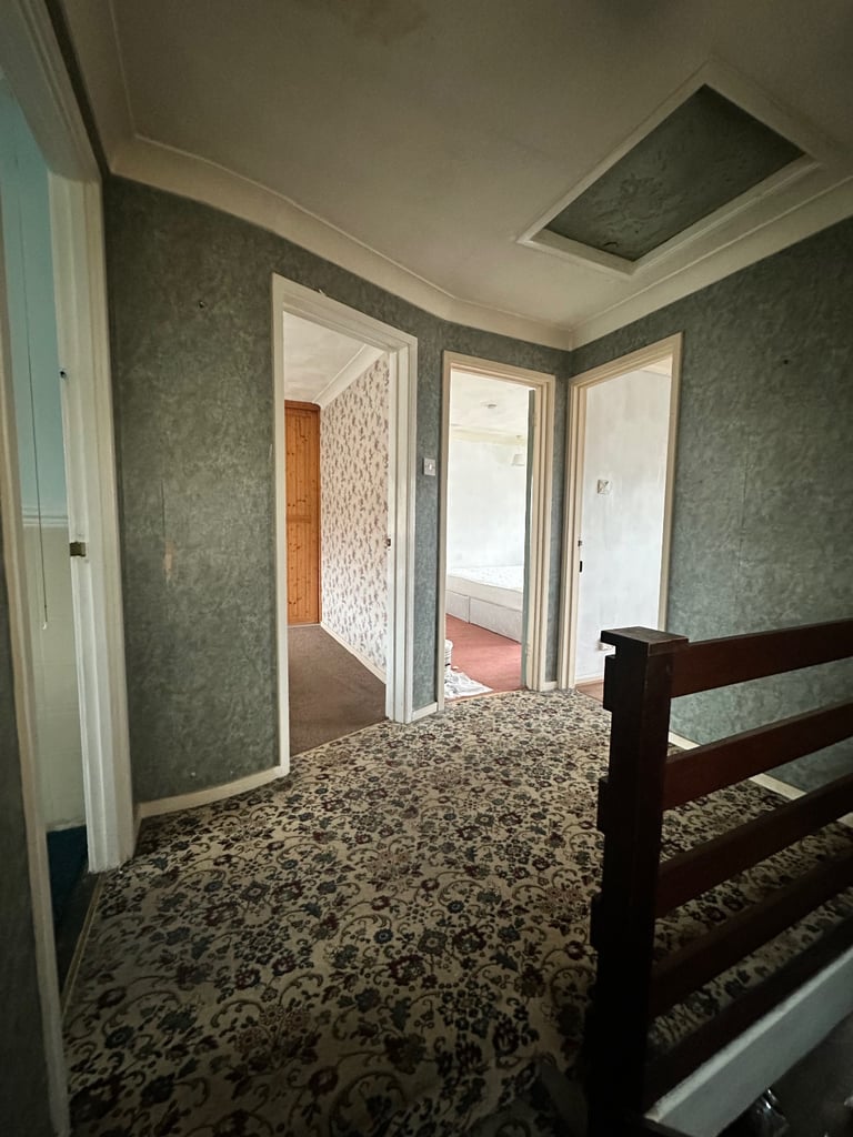 3 Bed 2 Reception LU4