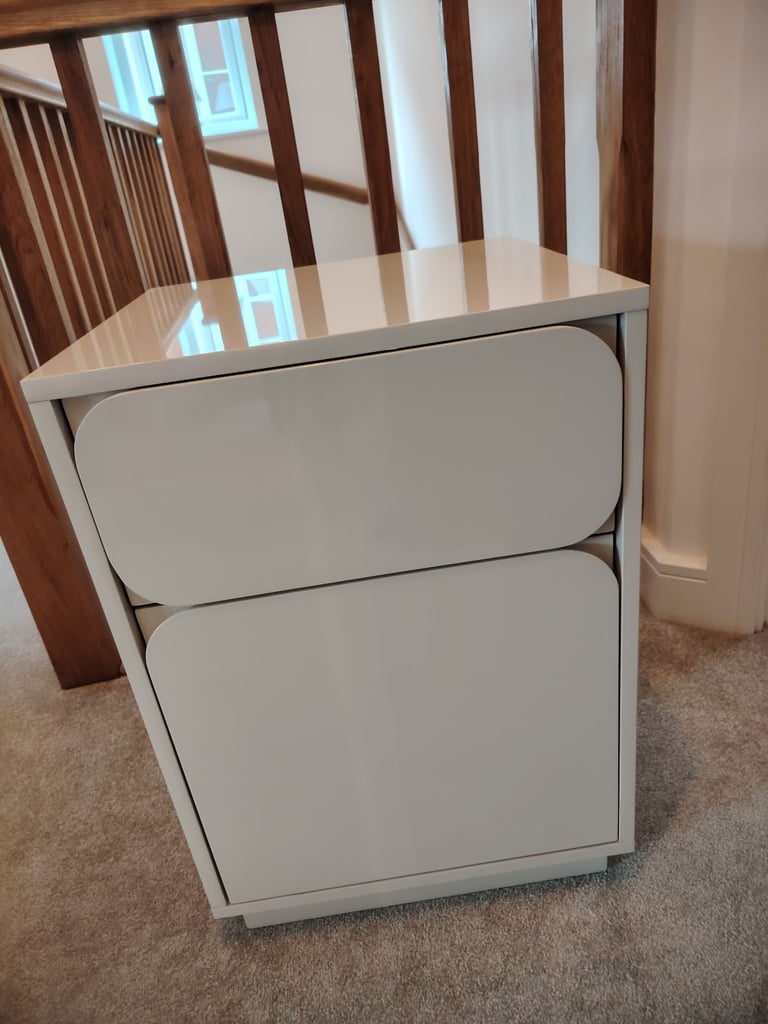 Bedside tables x 2 cream gloss, immaculate