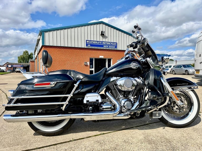 Harley-Davidson FLHRC ROADKING CLASSIC BEAUTIFUL EXAMPLE CREDIT TO ITS KEEPER