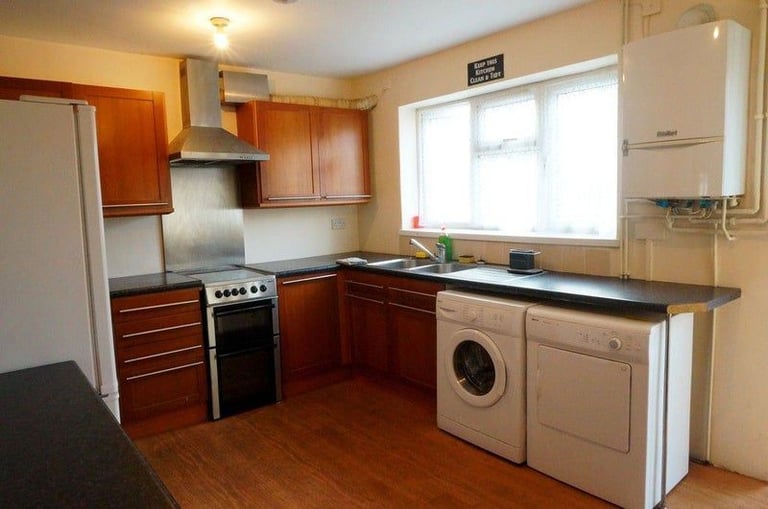 3 bedroom house to let in BD2, All bills included