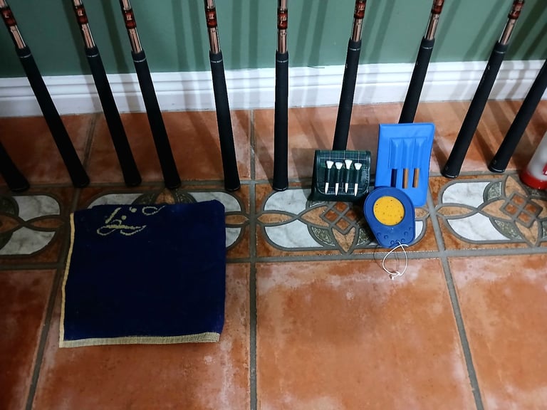 Right Hand Golf Set with bag, trolleys, balls and accessories,  Excellent condition