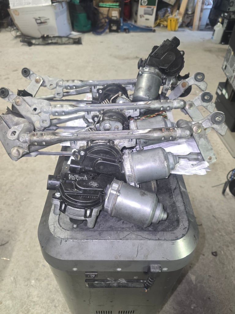 Toyota Prius, Auris, Corolla, Yaris all models and years Wiper motor