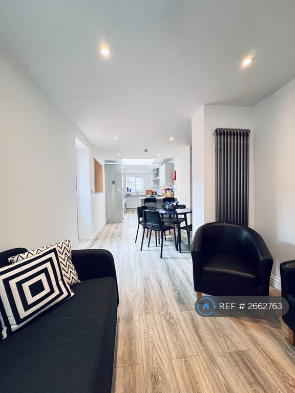 8 bedroom house in Margate Road, Southsea, PO5 (8 bed) (#2662763)