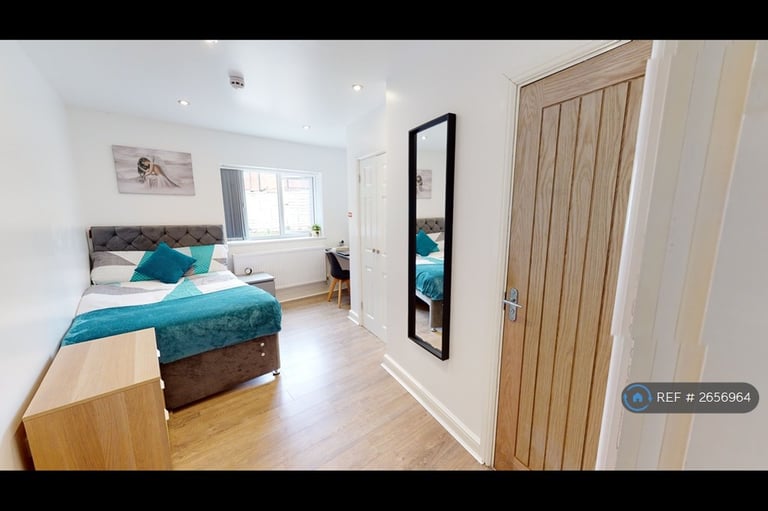 8 bedroom house in Charter Avenue, Coventry, CV4 (8 bed) (#2656964)