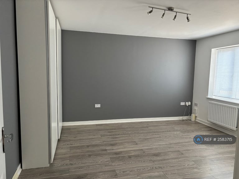 2 bedroom flat in Burrows Crescent, Chipping Norton, OX7 (2 bed) (#2583715)