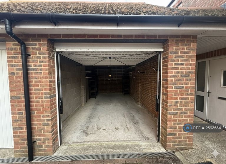 4 bedroom house in Abbess Way, Waterlooville, PO7 (4 bed) (#2593684)