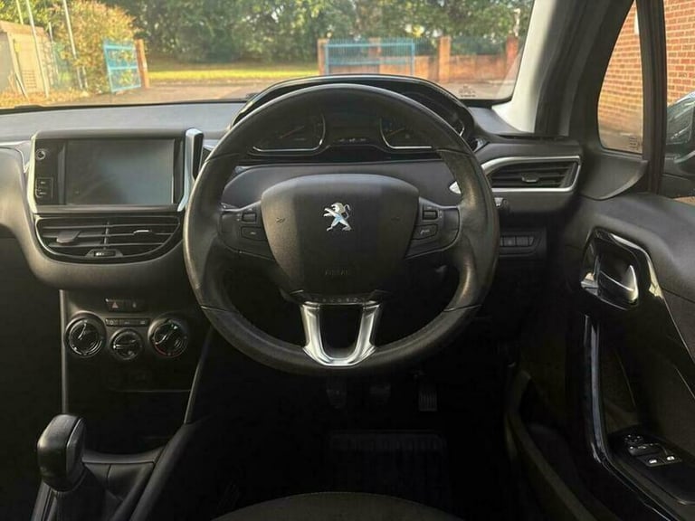 2015 Peugeot 208 1.2 VTi PureTech Style Hatchback 5dr Petrol Manual Euro 6 (82 ps) HATCHBACK Petr...
