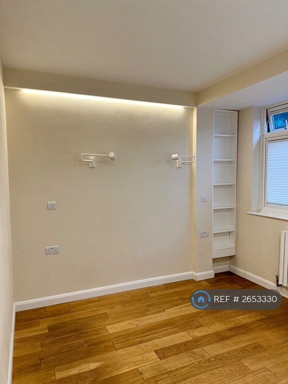 4 bedroom house in London, London, SE9 (4 bed) (#2653330)