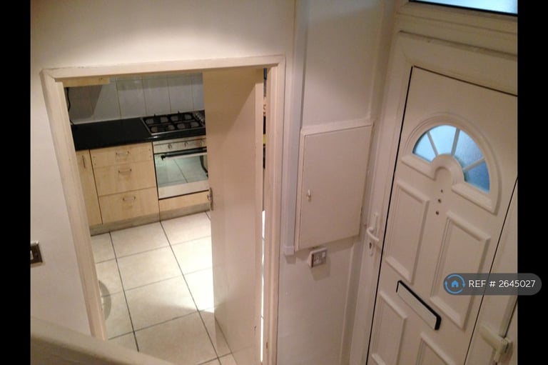 1 bedroom in Treby Street, London, E3 (#2645027)