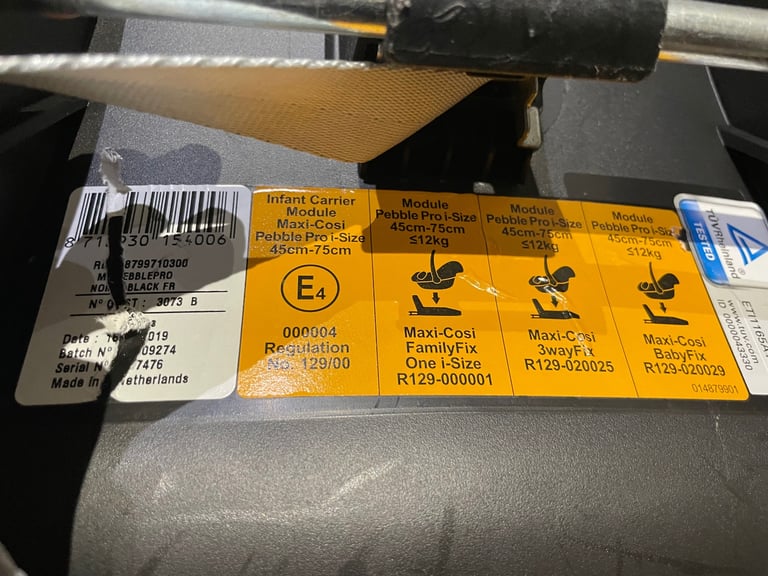 Maxi cosi car seat and base with iso fix 