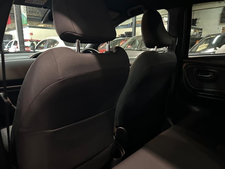 2018 Toyota Yaris 1.5 VVT-i Grey Bi-Tone Euro 6 5dr HATCHBACK Petrol Manual