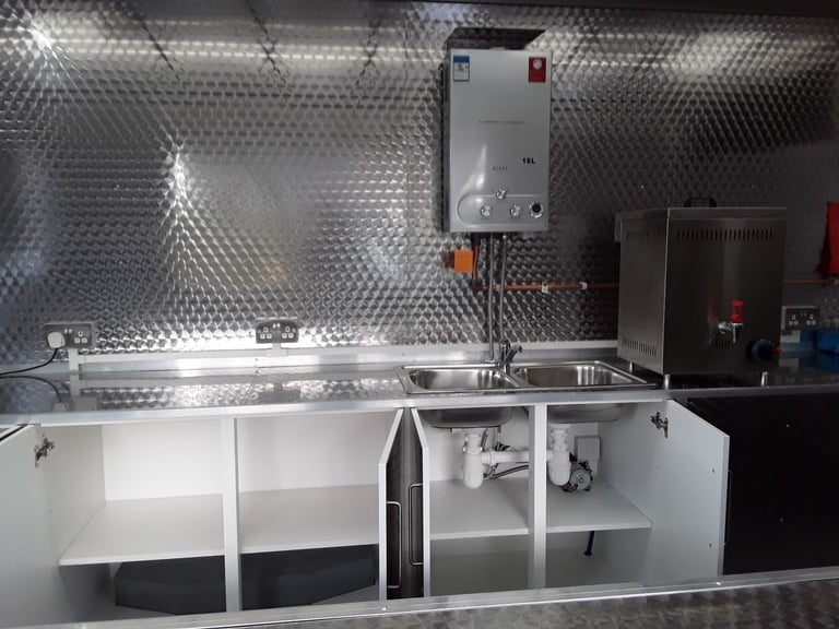 Mobile catering van 