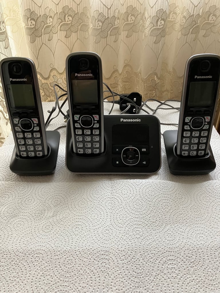 PANASONIC TRIO HANDSET CORDLESS PHONE ** STILL AVAILABLE **