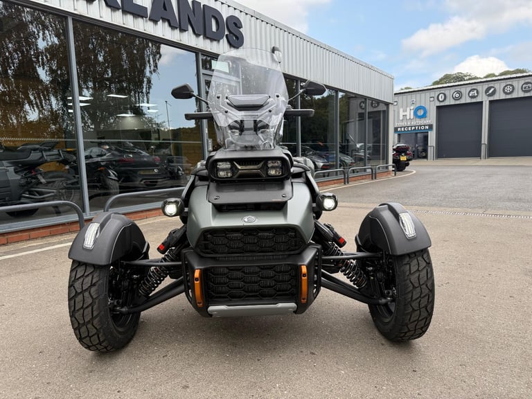 2025 Can-Am Canyon RedRock 1330cc 6 speed semi automatic Spyder trike 