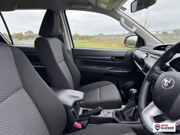2020 Toyota Hilux 2.4 D-4D Active Pickup Extended Cab 4dr Diesel Manual 4WD Euro 6 (3.5t) (15 Pic...