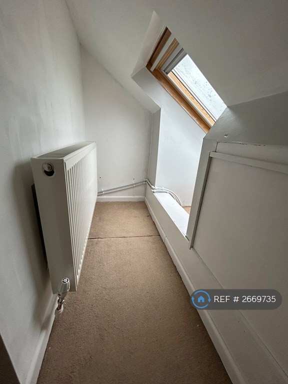 1 bedroom in Laxton Walk, Cheltenham, GL51 (#2669735)