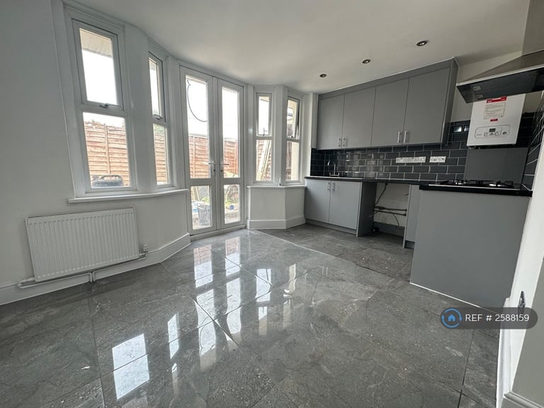 2 bedroom house in Stoke Road, Slough, SL2 (2 bed) (#2588159)